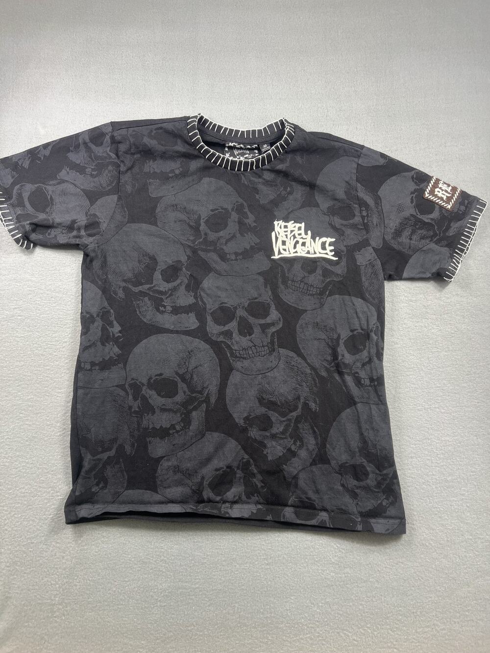 Rebel Vengeance Skull T-Shirt Men MED Black Gray All Over Print Streetwear